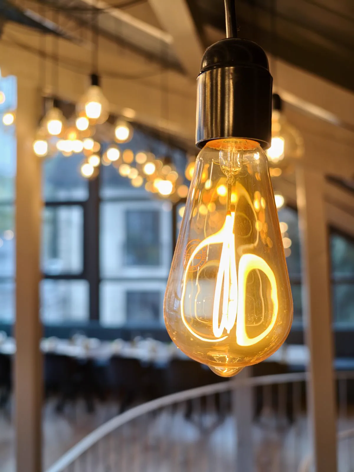 Edison bulbs, loft ambiance