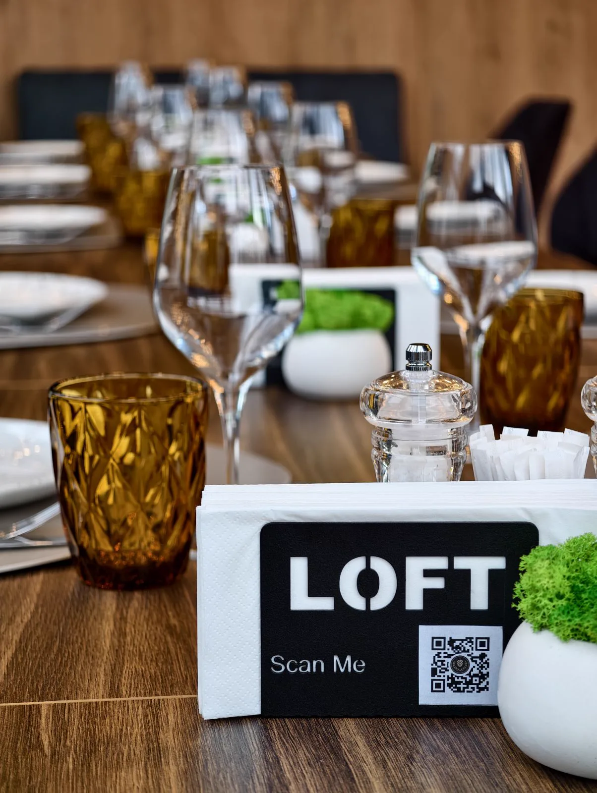 Table with Loft QR menu