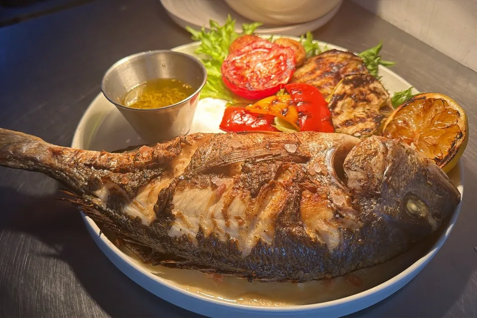 Grilled Dorado: 300 MDL